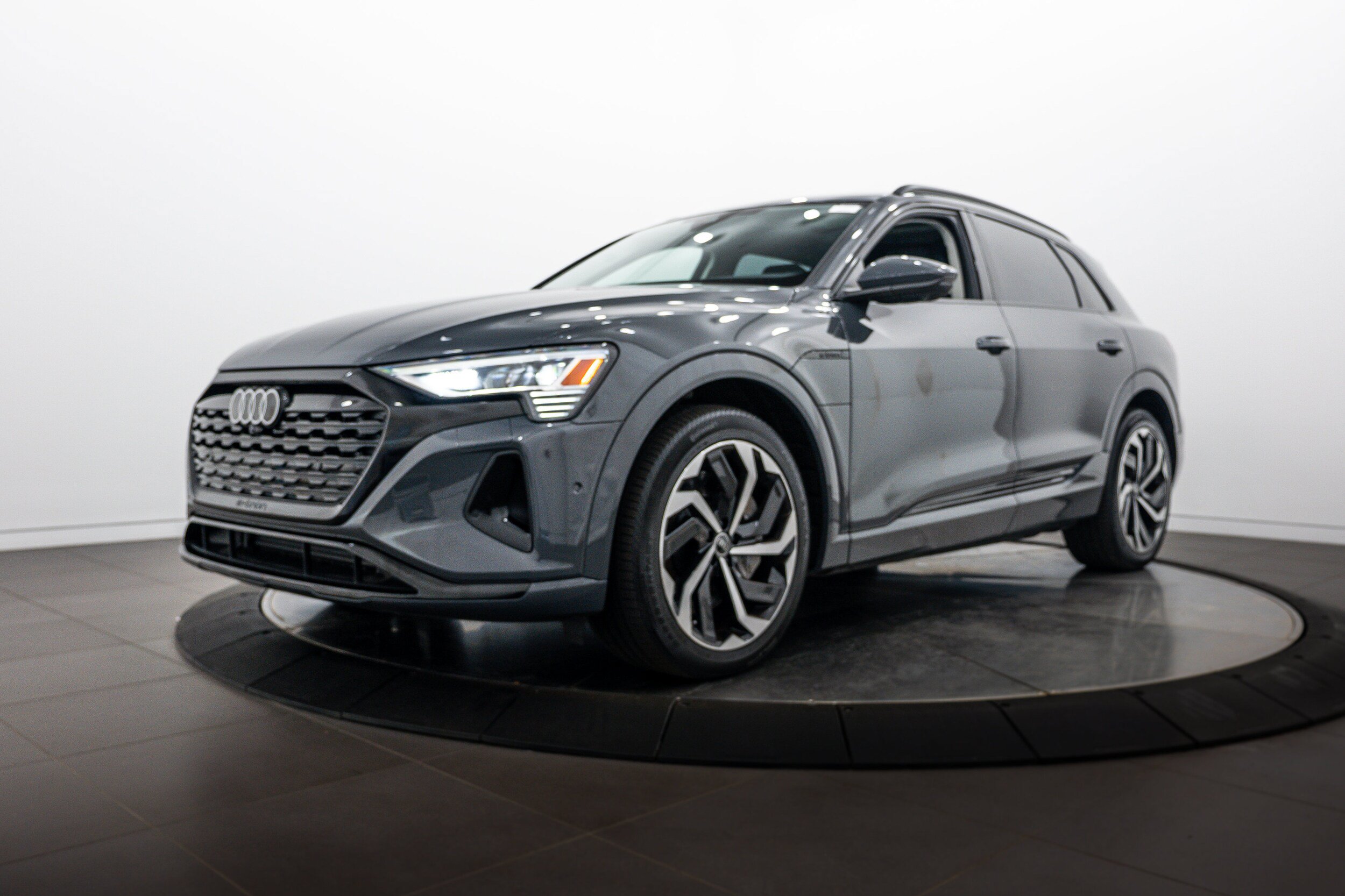 Certified 2024 Audi Q8 e-tron Premium Plus AWD/4WD image 6