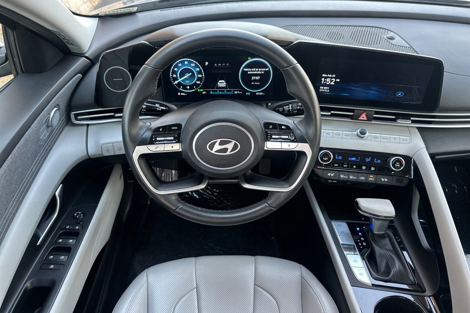 Used 2025 Hyundai Elantra Limited image 15