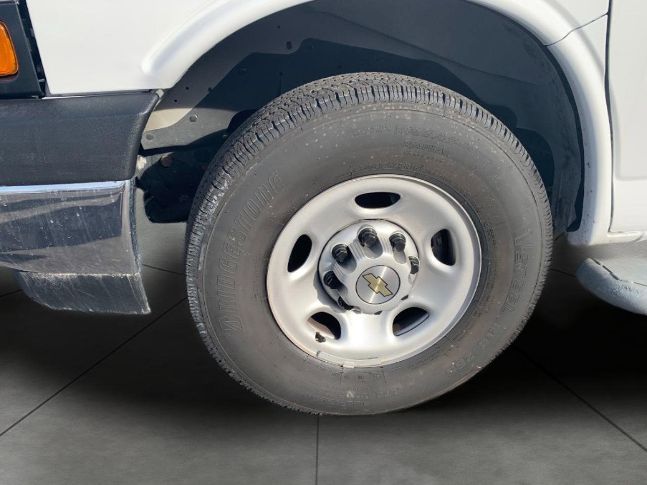 Used 2024 Chevrolet Express 2500 w/ Driver Convenience Package image 3