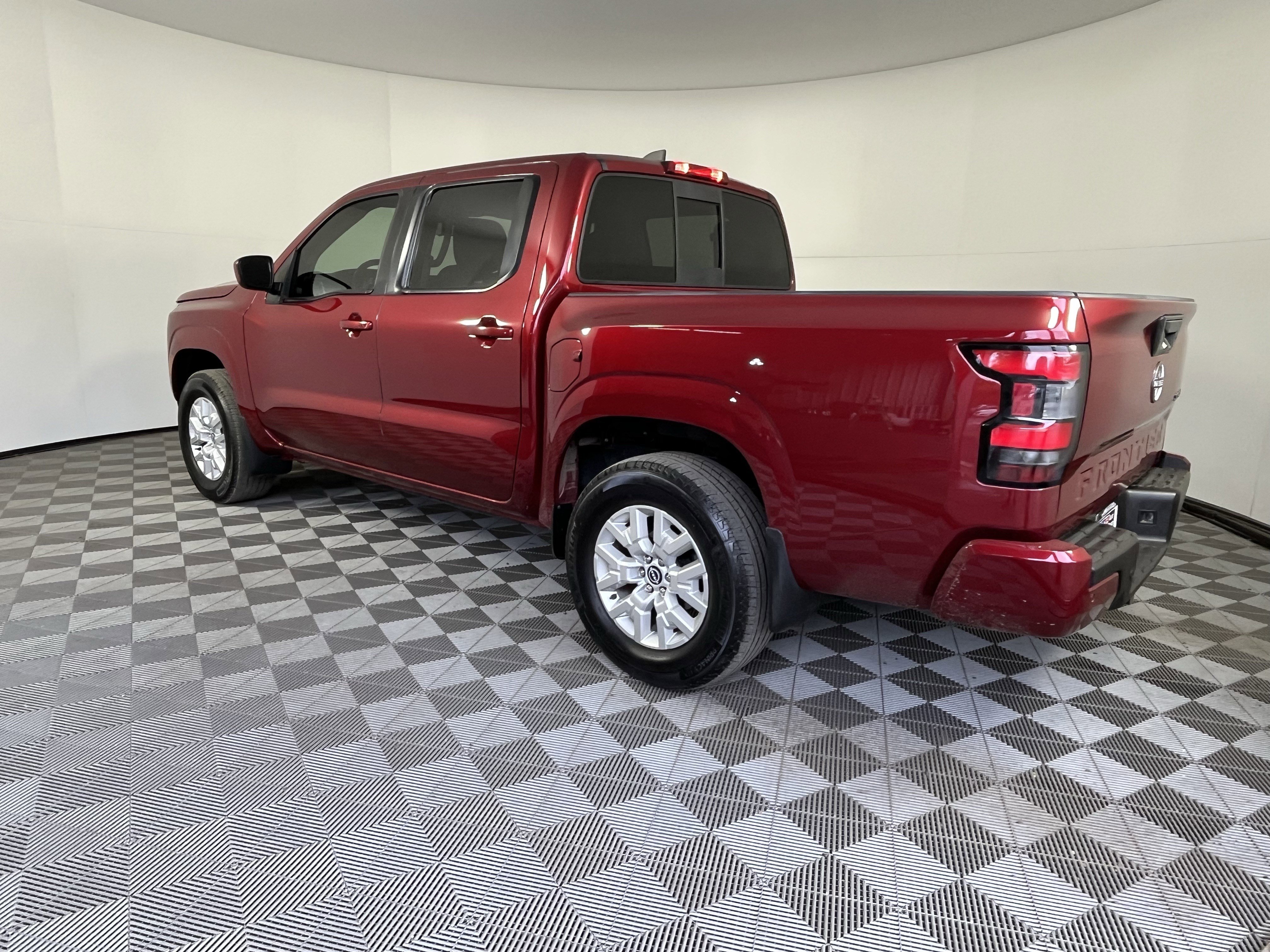 Used 2022 Nissan Frontier SV AWD/4WD image 3