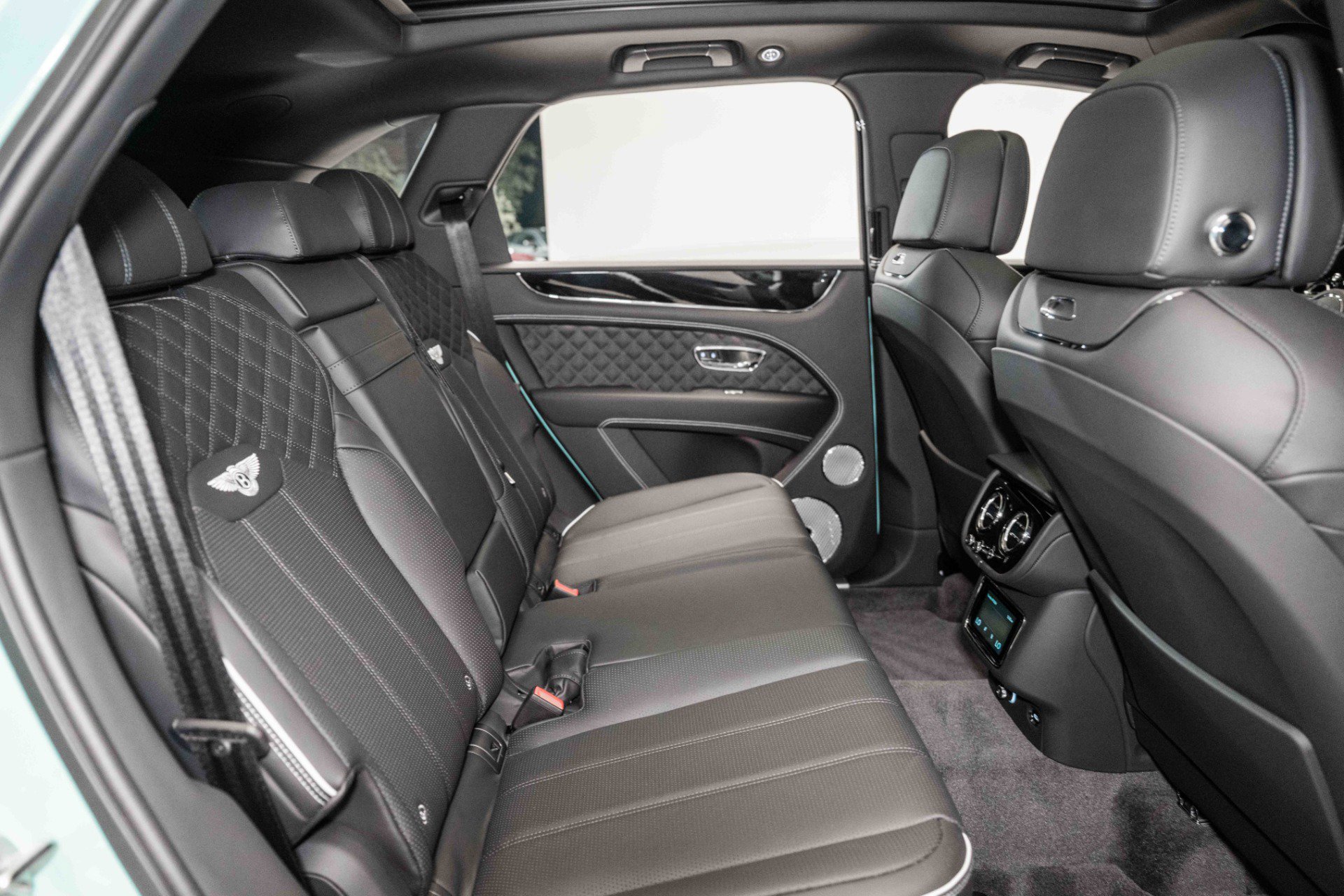 Certified 2024 Bentley Bentayga AWD/4WD image 22