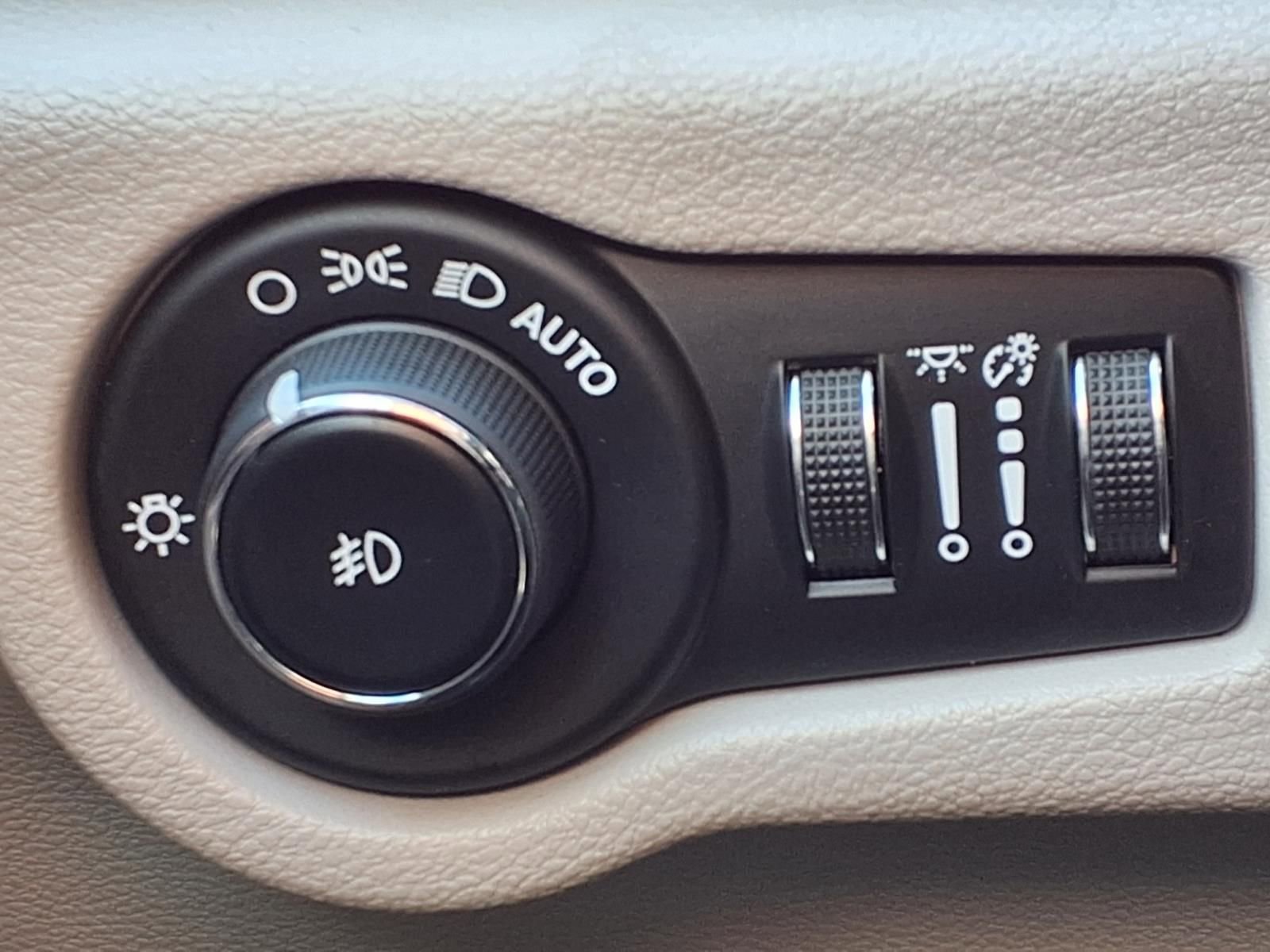 Used 2020 Chrysler Pacifica Touring-L Plus w/ Tire & Wheel Group image 24