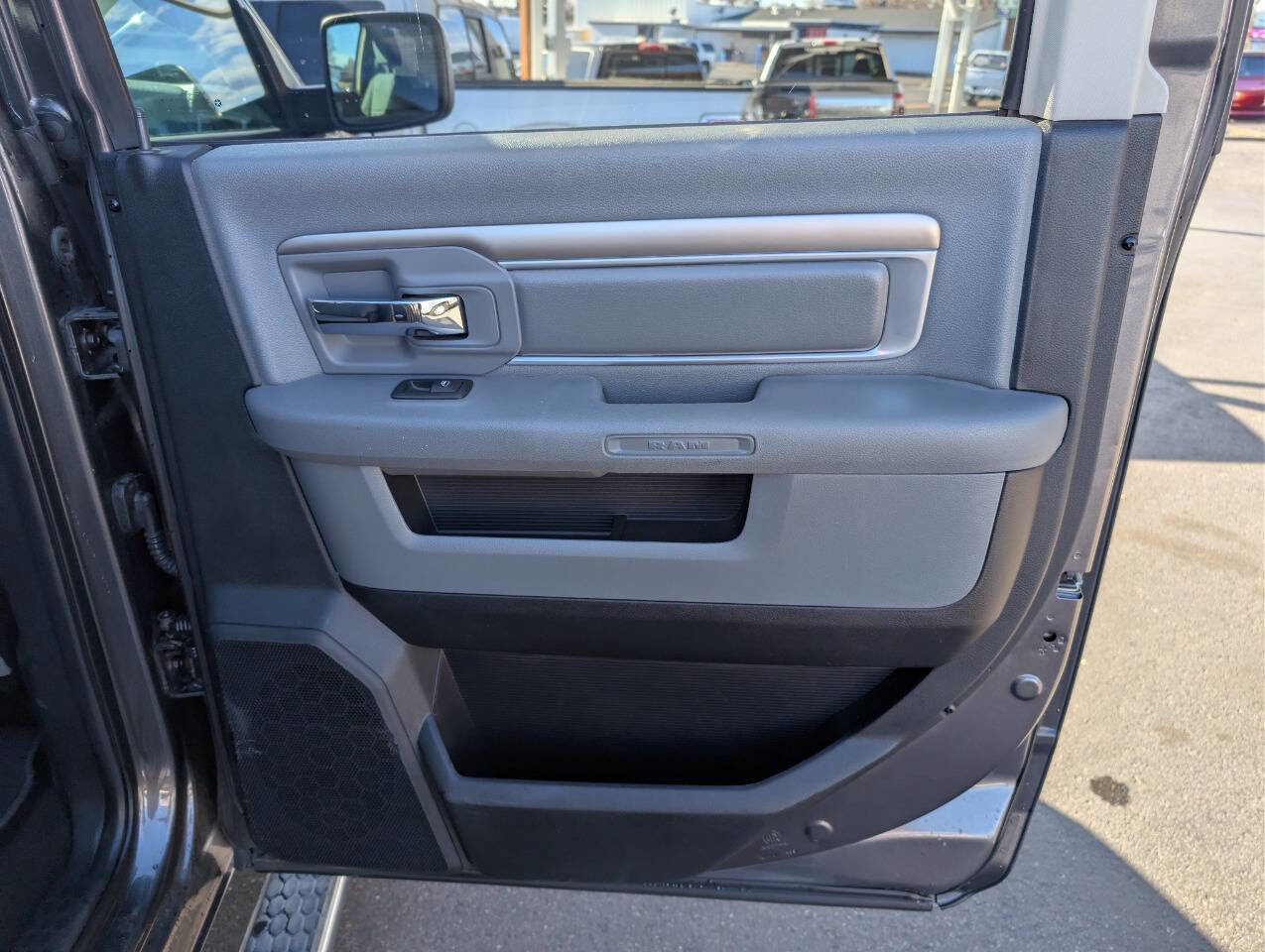 Used 2014 RAM 2500 SLT image 34