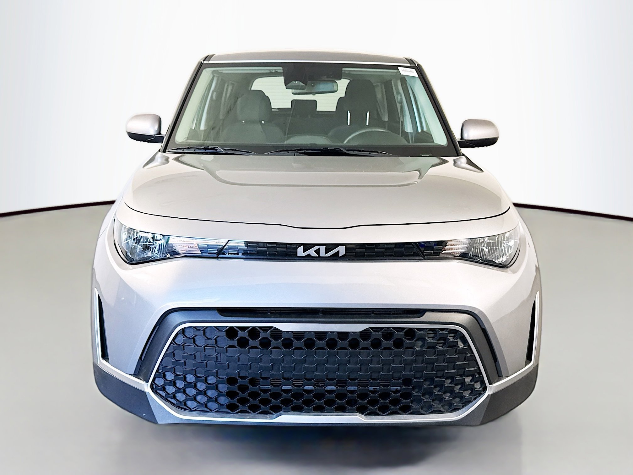 Used 2025 Kia Soul LX w/ LX Technology Package image 2