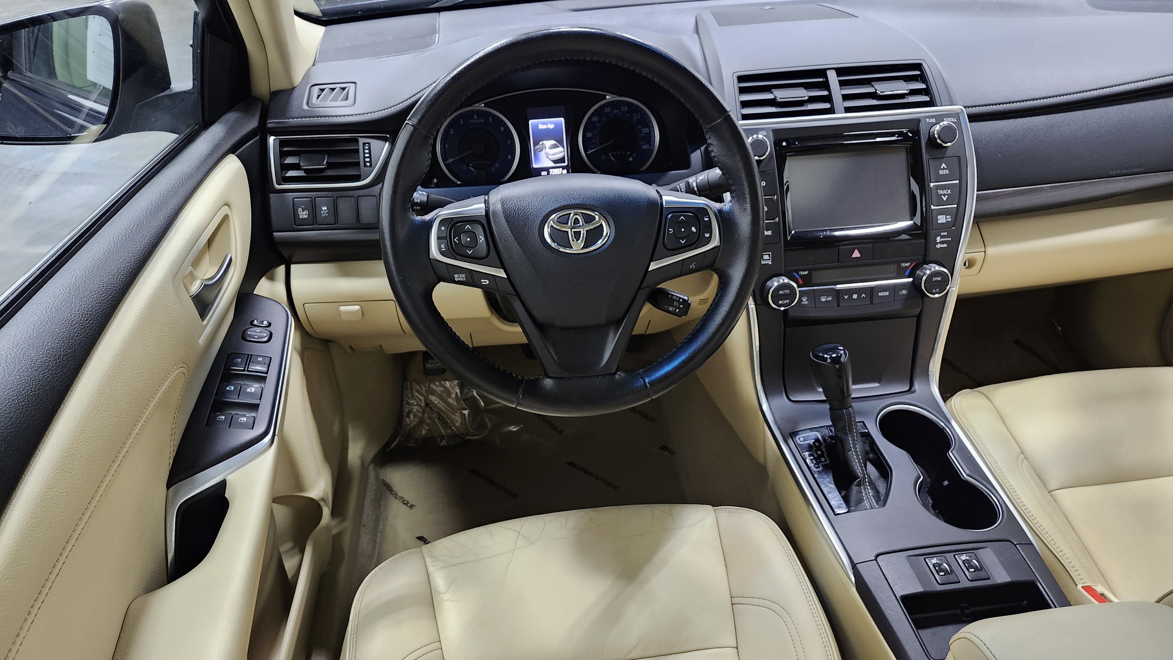 Used 2015 Toyota Camry XLE image 26