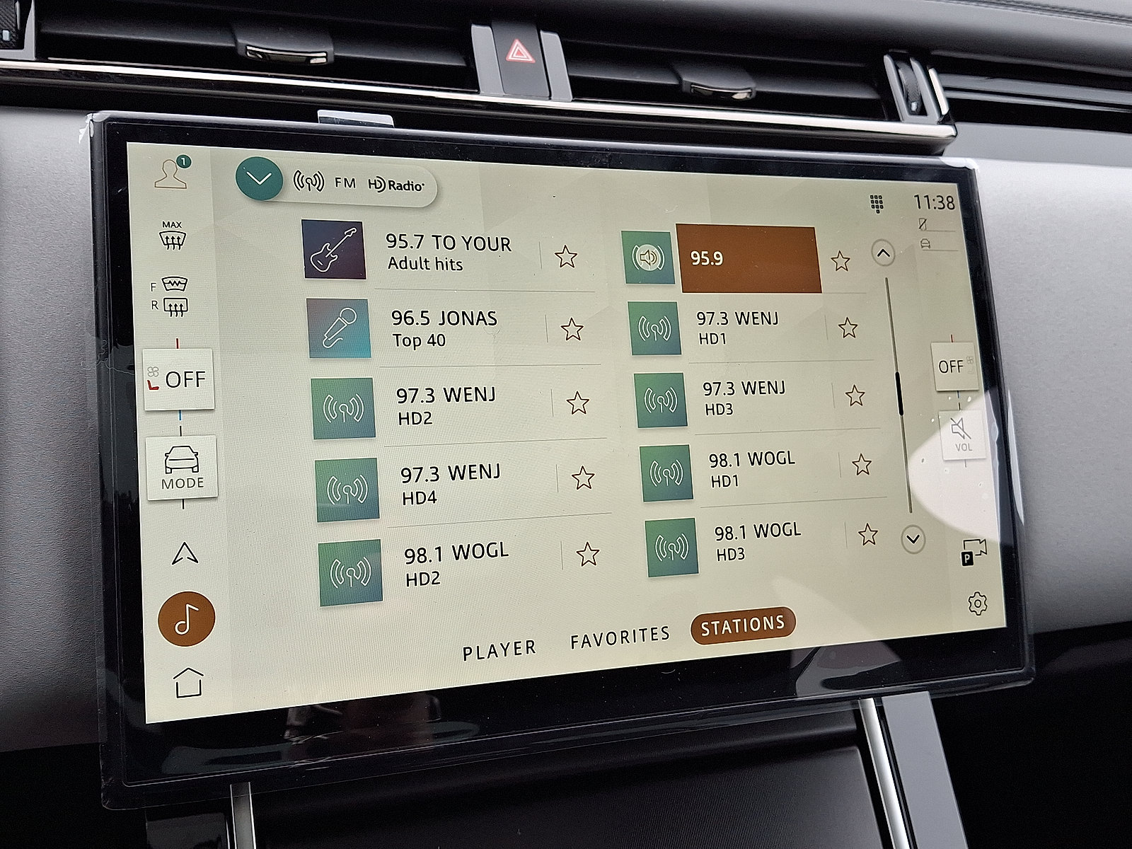 New 2026 Land Rover Range Rover Velar Dynamic SE AWD/4WD image 10