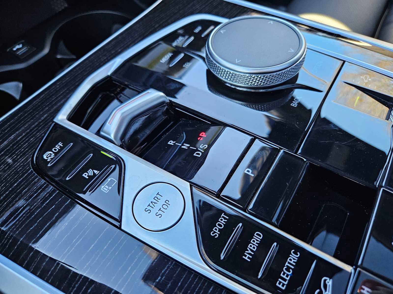 Used 2026 BMW X5 xDrive50e w/ M Sport Package image 31