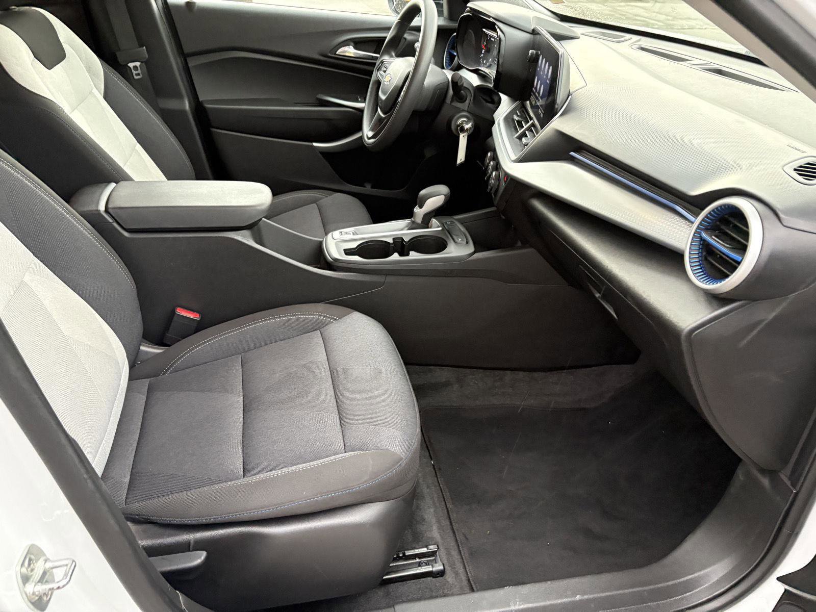 Used 2025 Chevrolet Trax LS FWD image 16