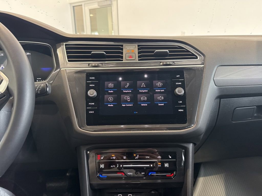 Used 2024 Volkswagen Tiguan SE image 23