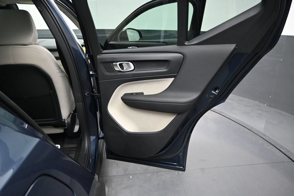 New 2026 Volvo XC40 B5 Ultra w/ Protection Package Premier AWD/4WD image 17