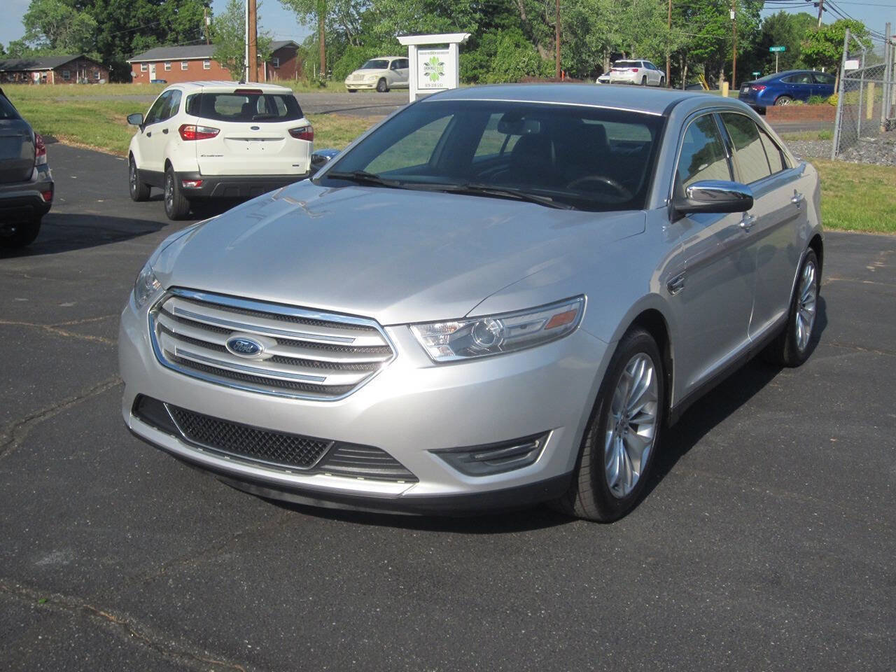 Used 2013 Ford Taurus Limited FWD image 2