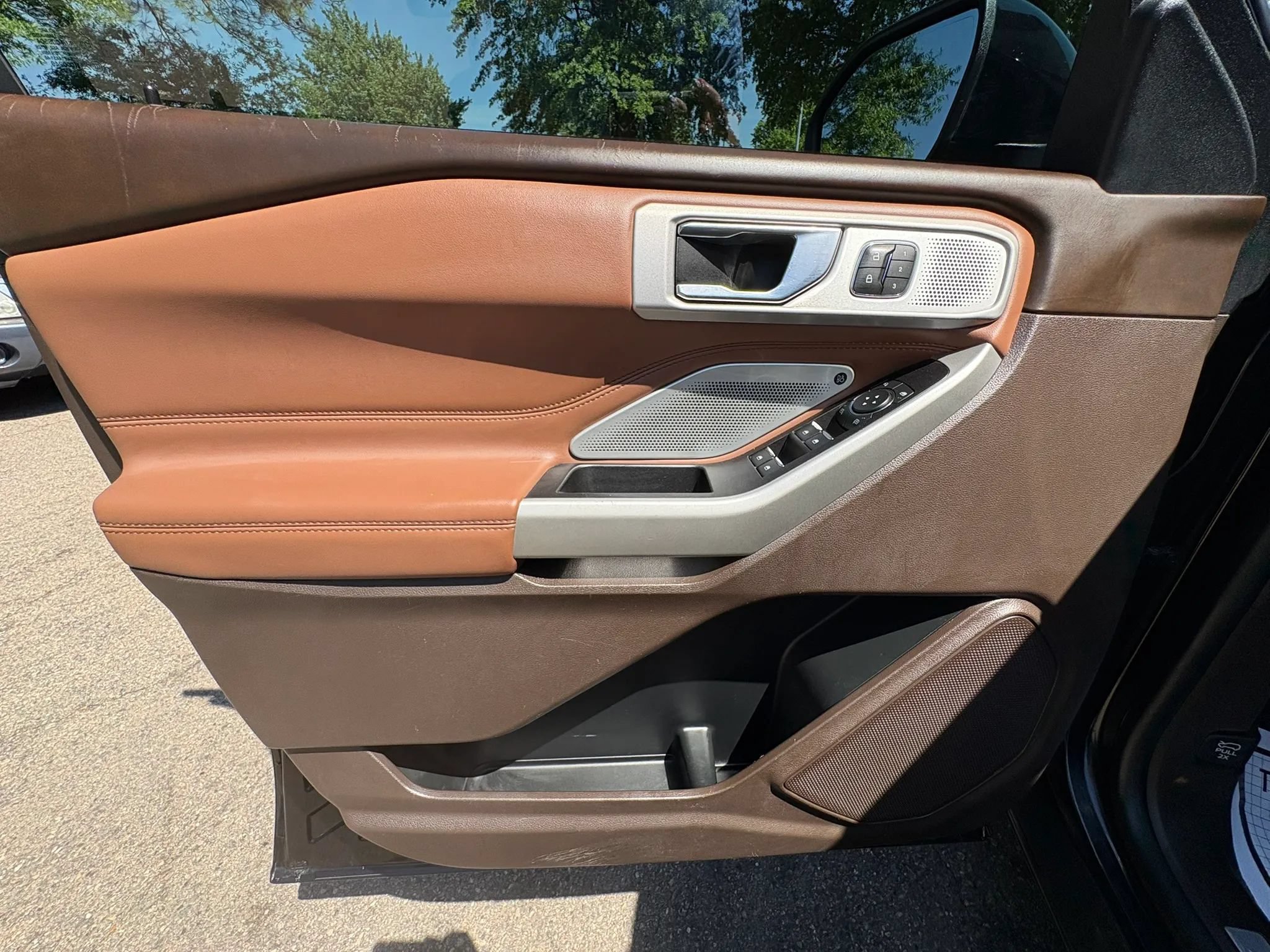 Used 2021 Ford Explorer King Ranch w/ Premium Technology Package AWD/4WD image 40