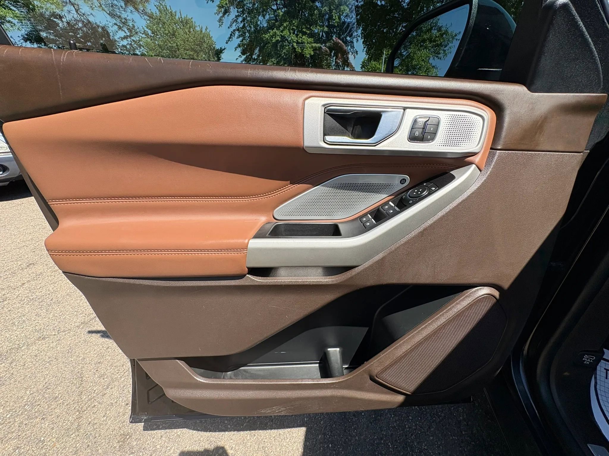 Used 2021 Ford Explorer King Ranch w/ Premium Technology Package AWD/4WD image 40