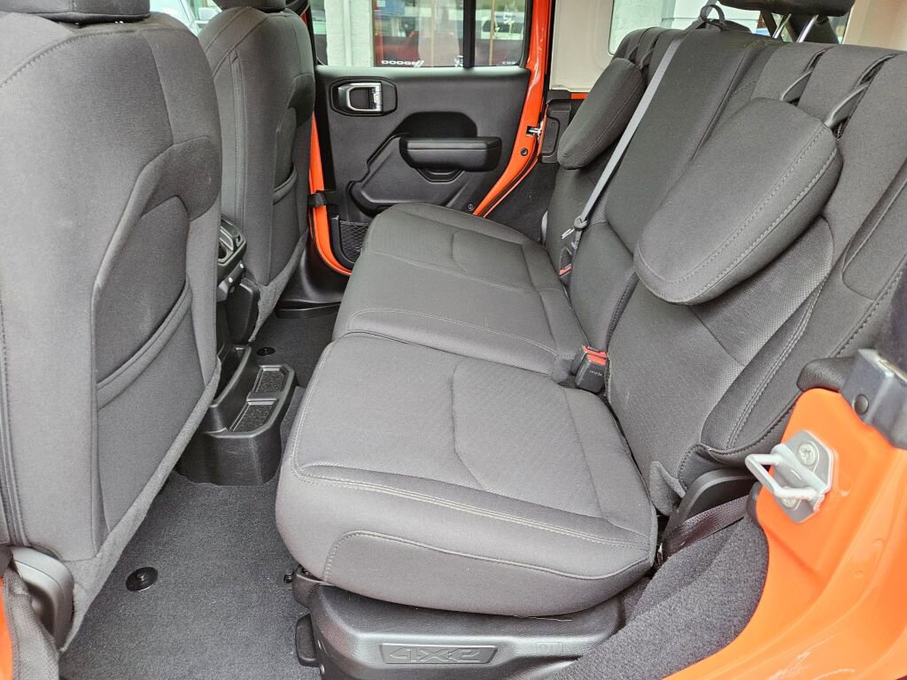 Used 2023 Jeep Wrangler Unlimited AWD/4WD image 16