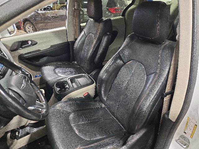 Used 2020 Chrysler Pacifica Touring-L FWD image 13