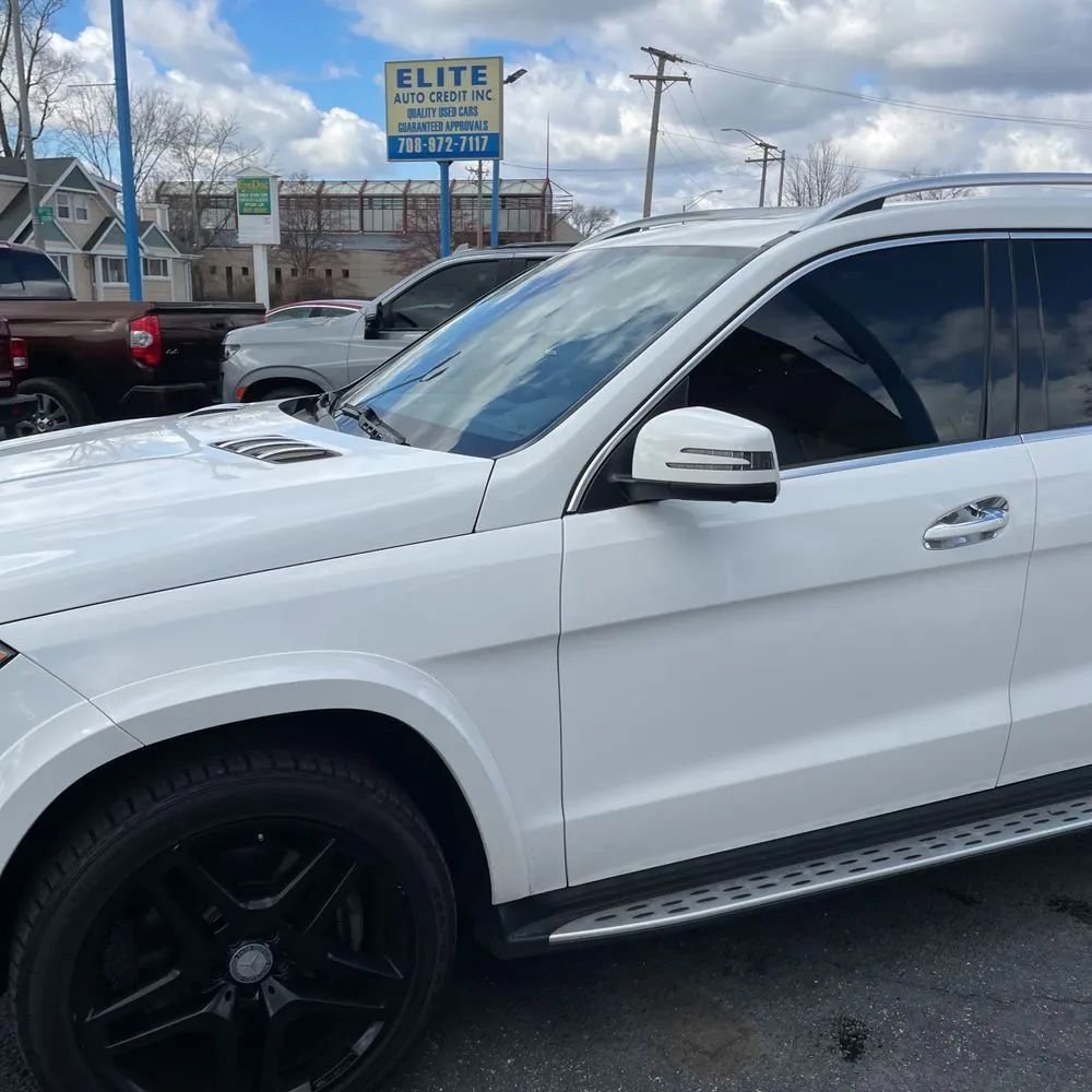 Used 2017 Mercedes-Benz GLS 550 4MATIC image 2