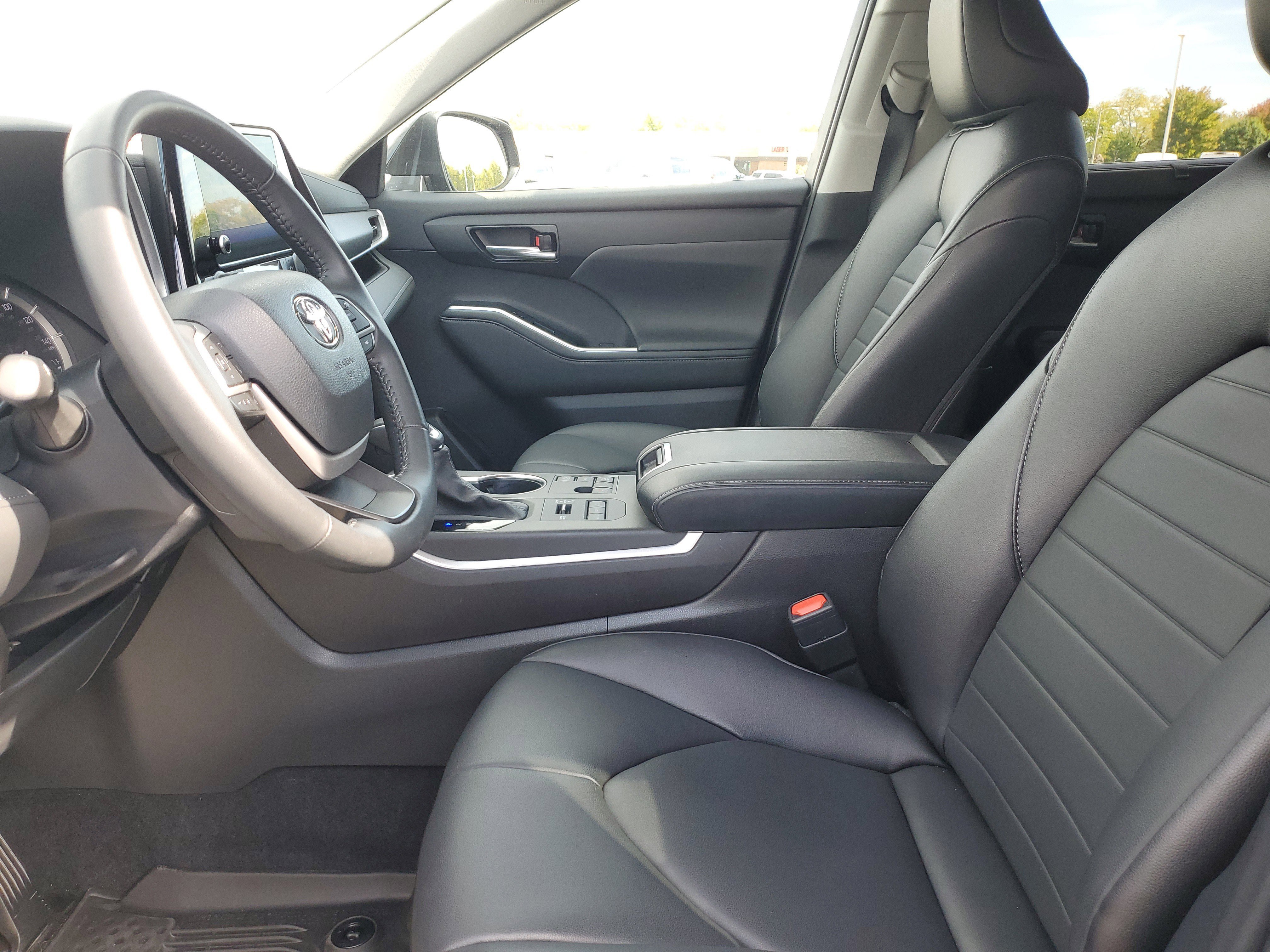 Certified 2024 Toyota Highlander XLE image 22