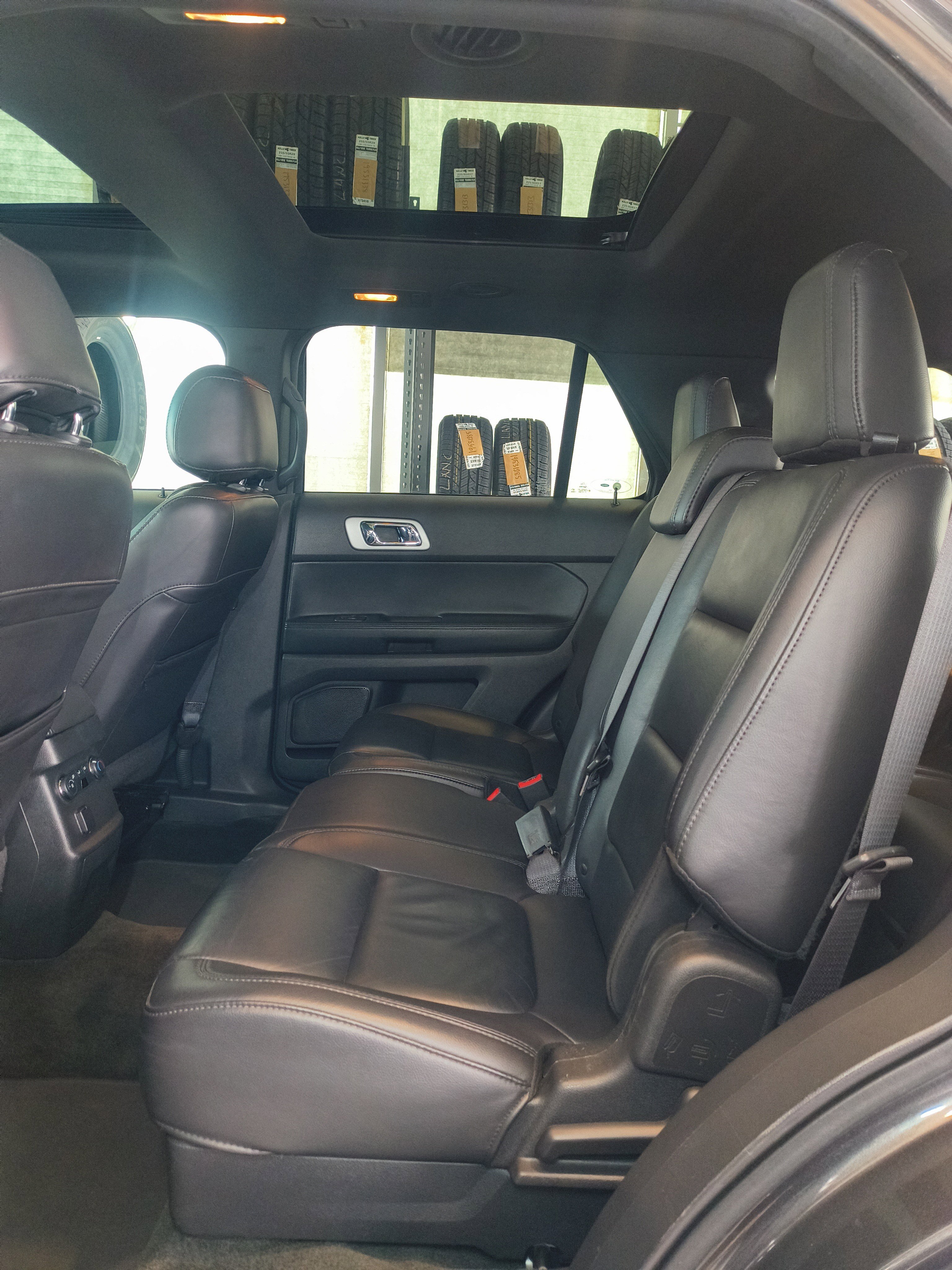 Used 2015 Ford Explorer XLT w/ Equipment Group 202B image 23