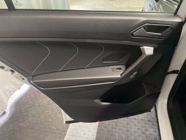 Certified 2024 Volkswagen Tiguan SE R-Line AWD/4WD image 10