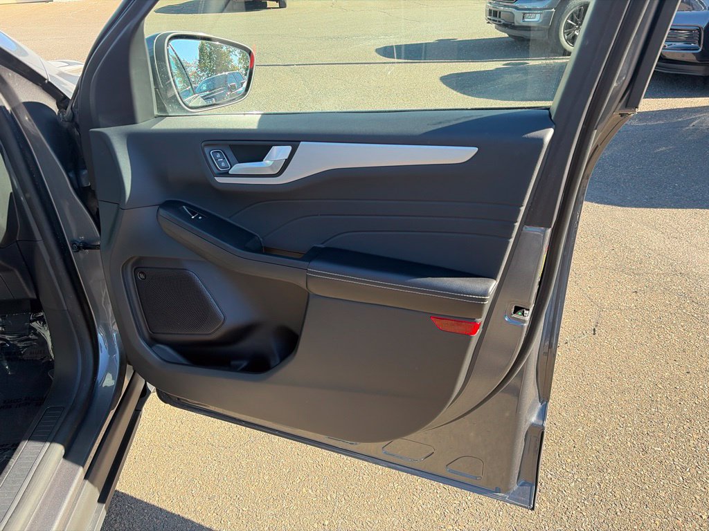 Used 2023 Ford Escape SE w/ PHEV Premium Package FWD image 17