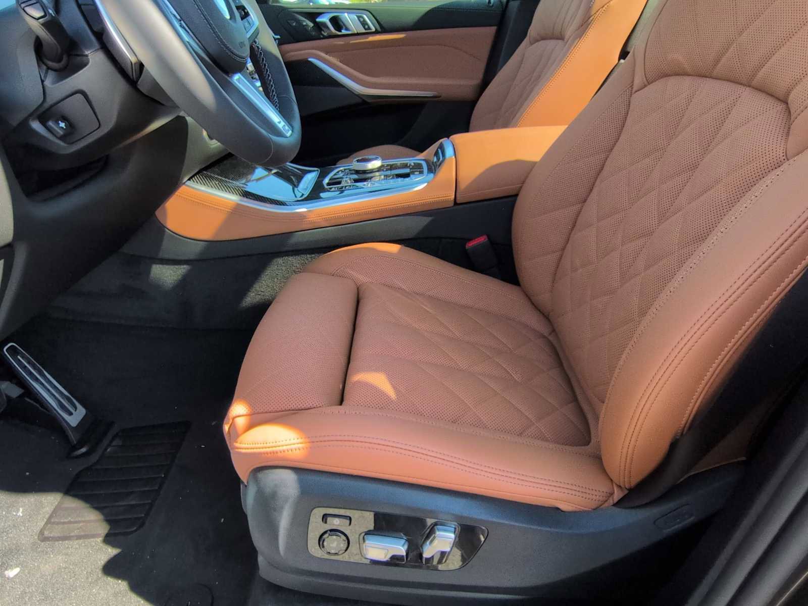 New 2026 BMW X5 M60i w/ Executive Package image 17