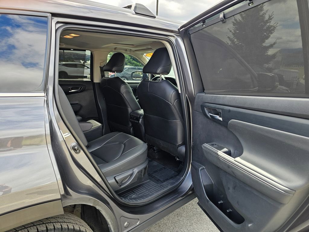 Used 2024 Toyota Highlander XLE AWD/4WD image 12