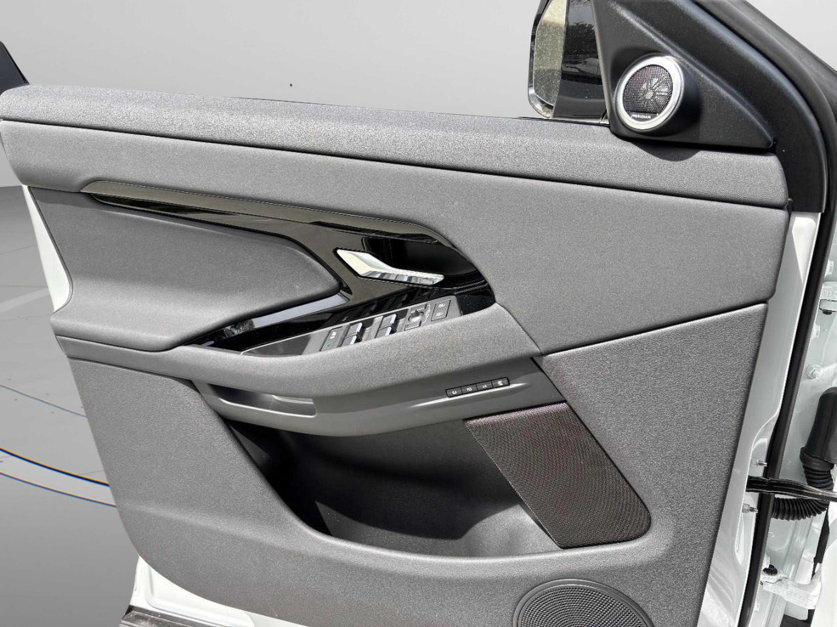 Used 2026 Land Rover Range Rover Evoque S image 31