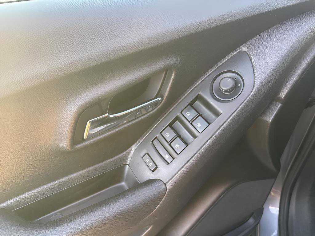 Used 2020 Chevrolet Trax LS w/ Tint and Cruise Package image 10