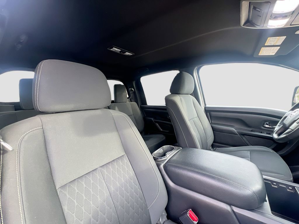 Used 2018 Nissan Titan SV image 29
