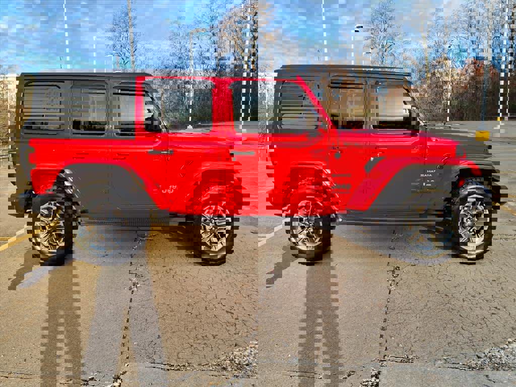 Used 2018 Jeep Wrangler Unlimited Sahara image 7