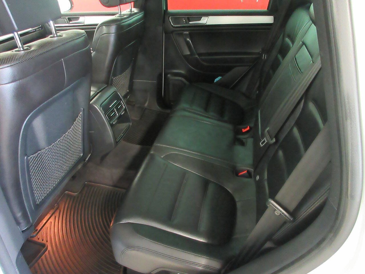 Used 2017 Volkswagen Touareg Wolfsburg Edition AWD/4WD image 21