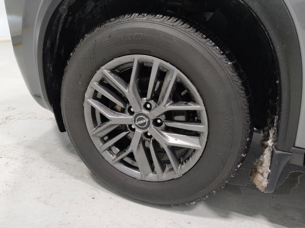 Used 2023 Nissan Rogue S image 31