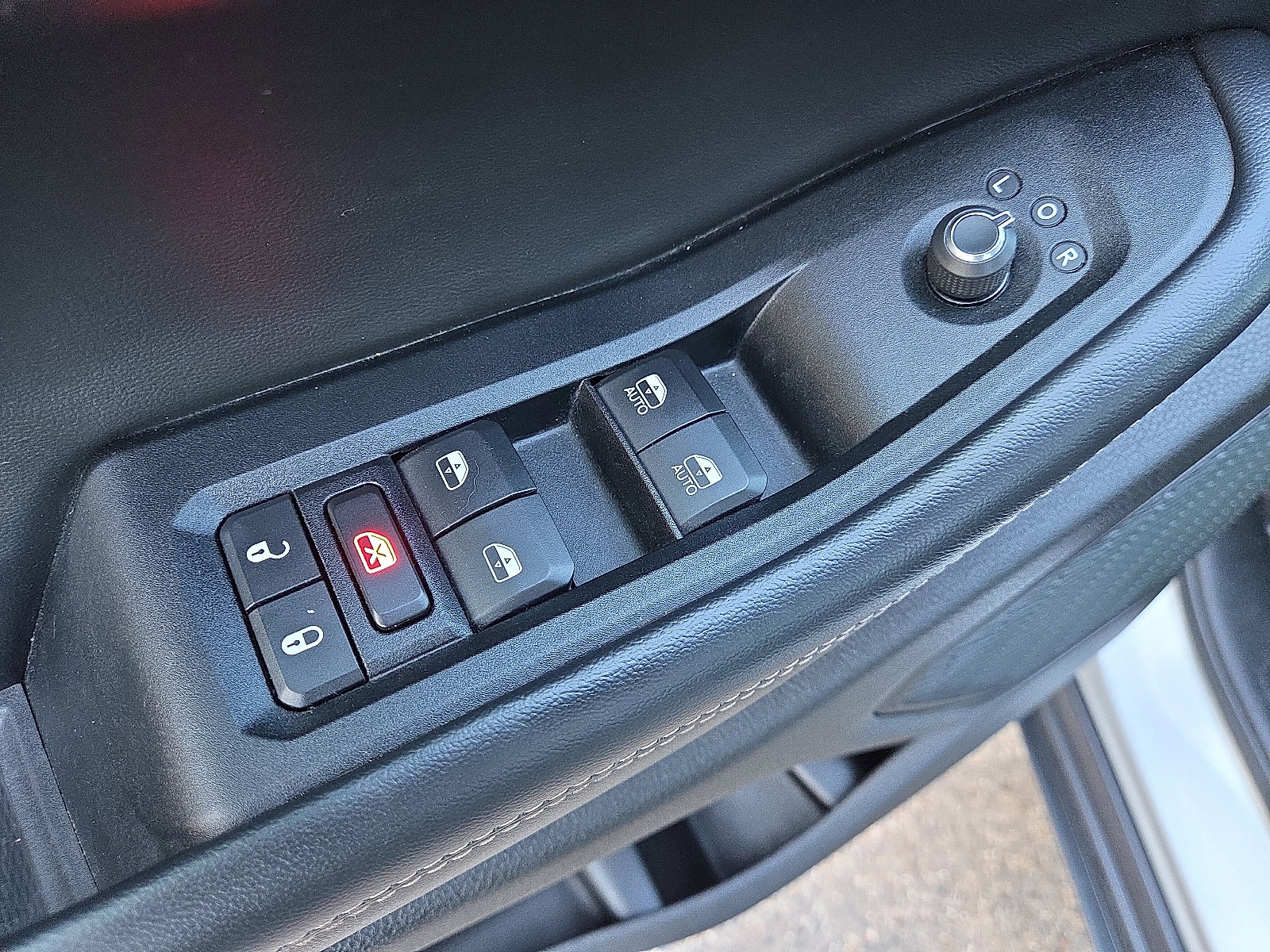 Used 2024 Jeep Grand Cherokee Altitude image 12