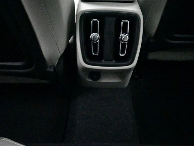 Used 2025 Volvo XC40 B5 Ultra image 21