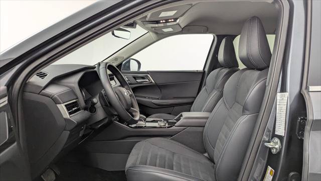 Used 2025 Mitsubishi Outlander SE AWD/4WD image 14