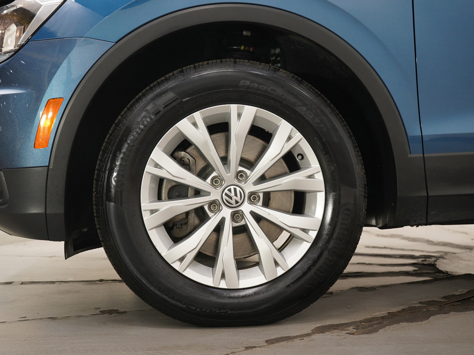 Used 2018 Volkswagen Tiguan SE w/ Front Fog Lights Package image 28