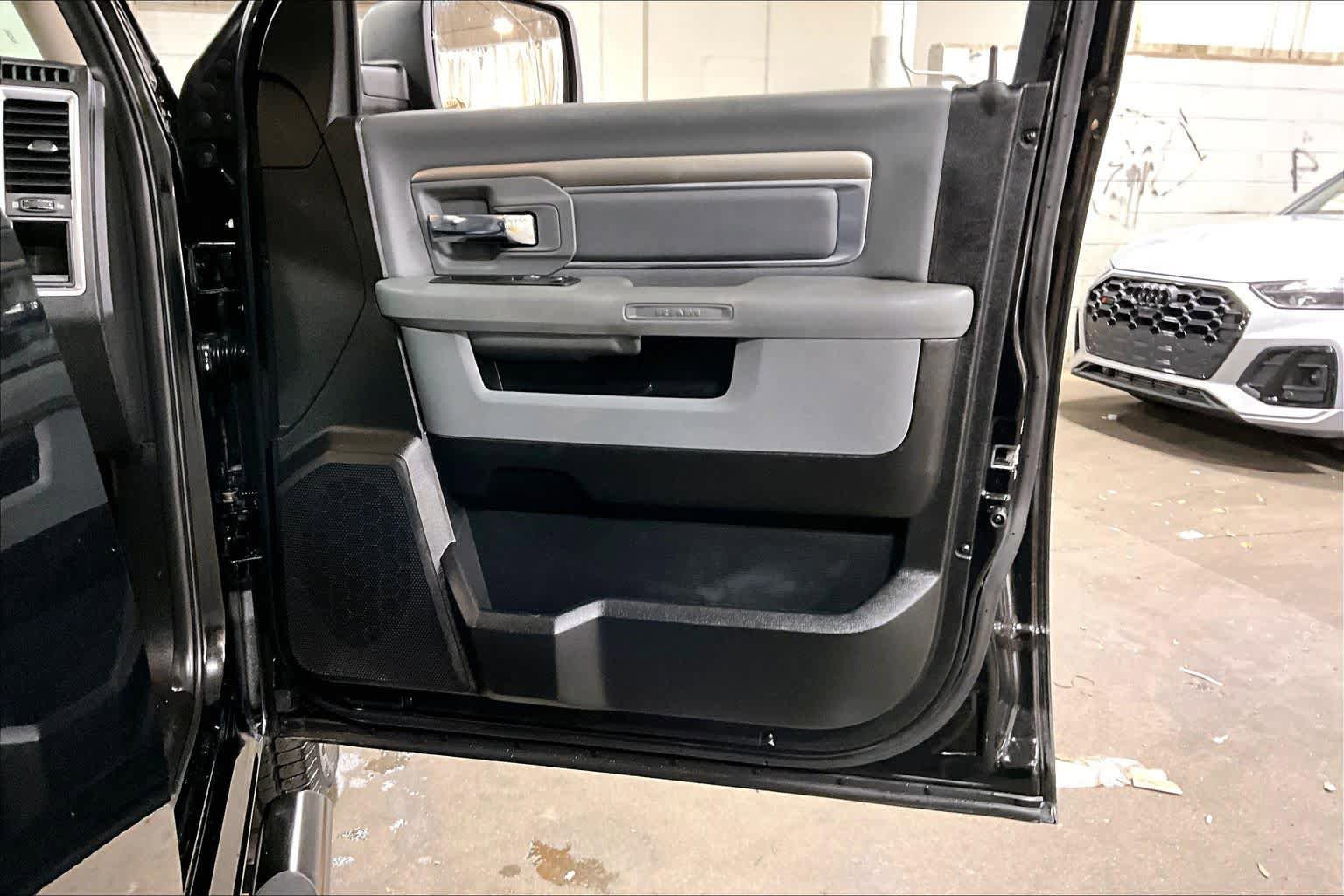 Used 2019 RAM 1500 Classic SLT RWD image 23