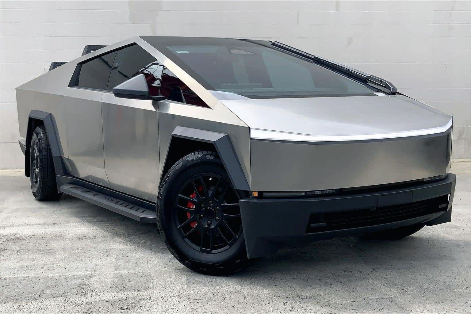 Used 2024 Tesla Cybertruck AWD Crew Cab image 21