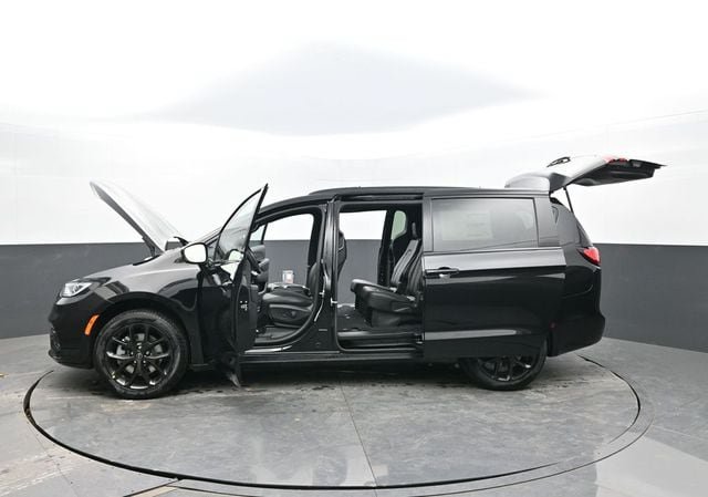 New 2026 Chrysler Pacifica Select w/ S Appearance Package AWD/4WD image 61