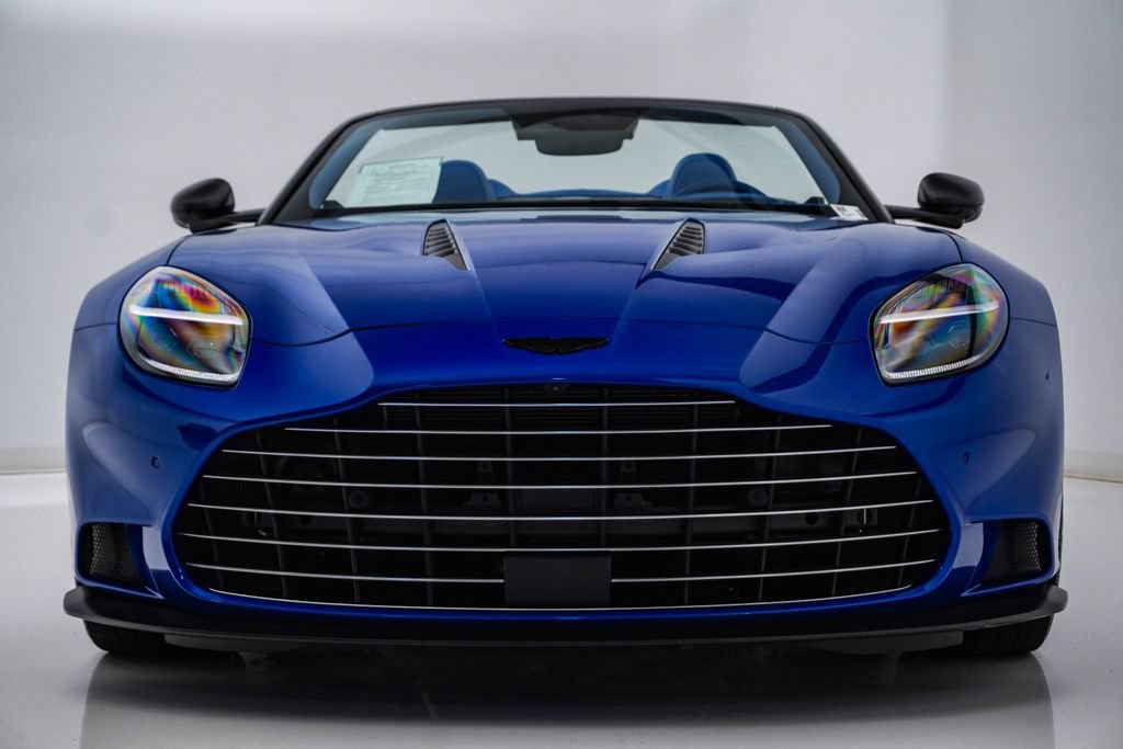Used 2026 Aston Martin Vanquish Convertible RWD image 5