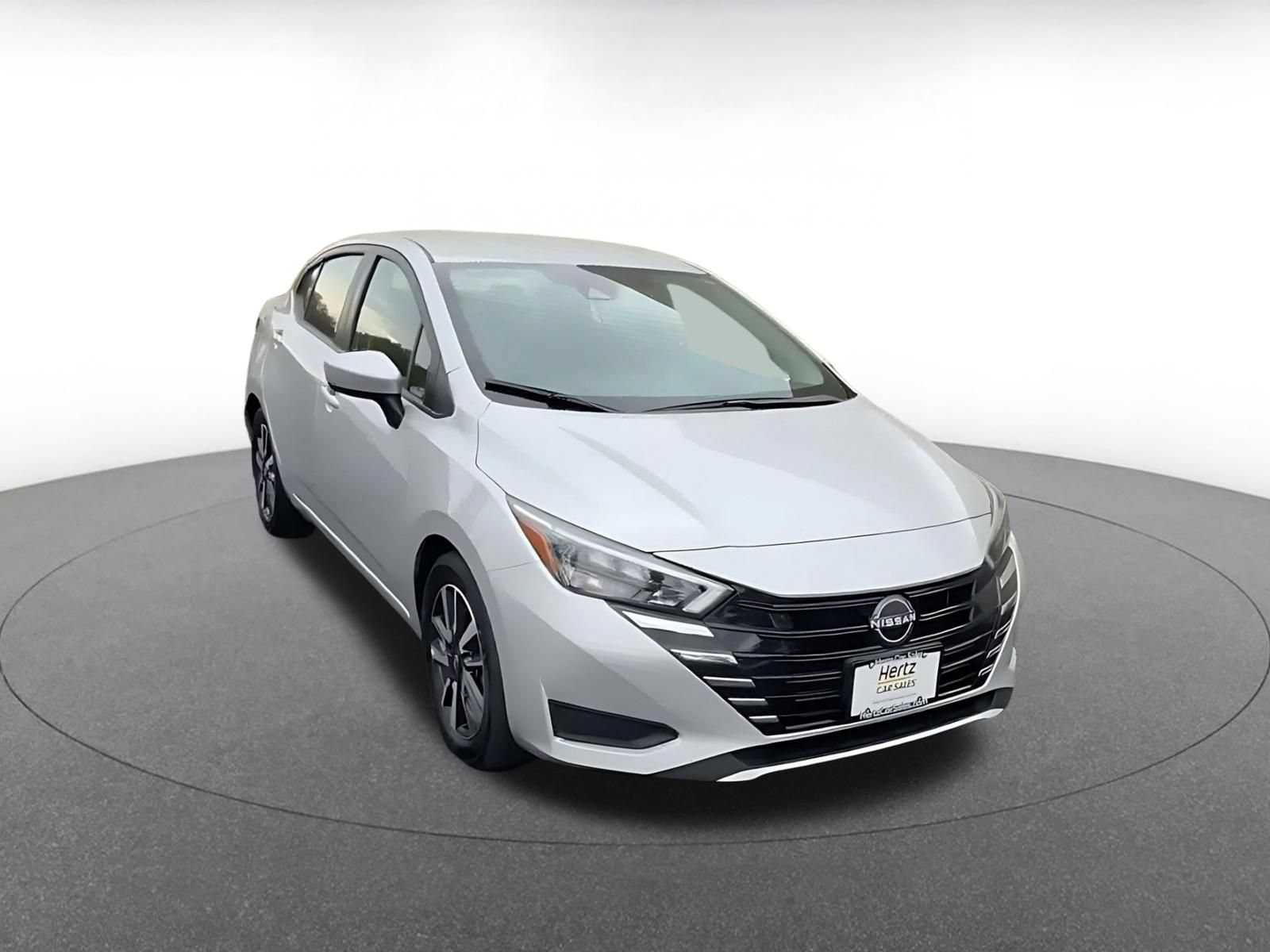 Used 2025 Nissan Versa SV FWD image 3