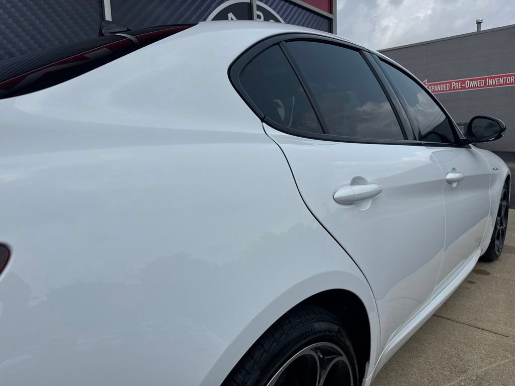 Used 2022 Alfa Romeo Giulia Veloce AWD/4WD image 6
