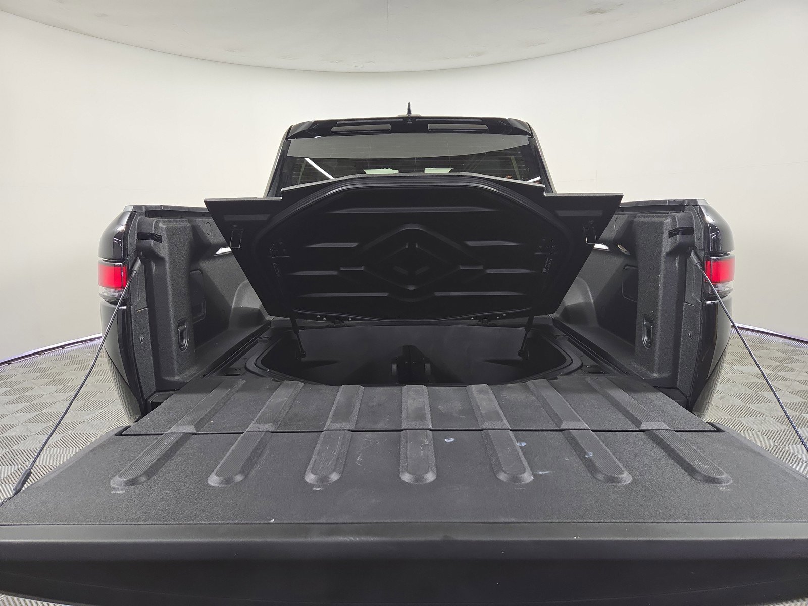 Used 2024 Rivian R1T Adventure AWD/4WD image 15