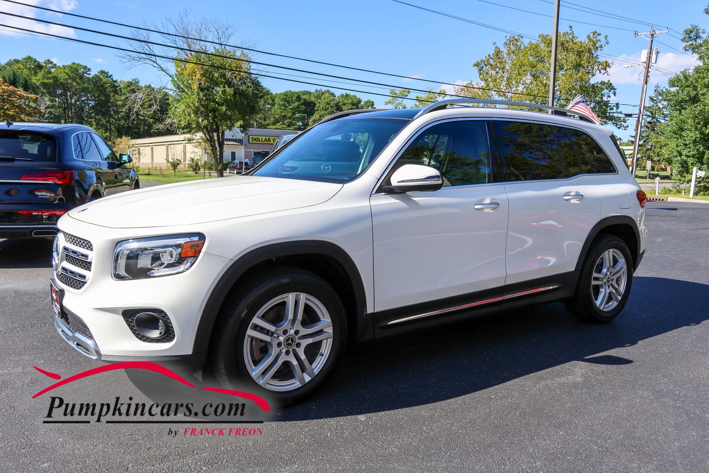 Used 2023 Mercedes-Benz GLB 250 4MATIC w/ Premium Package image 3