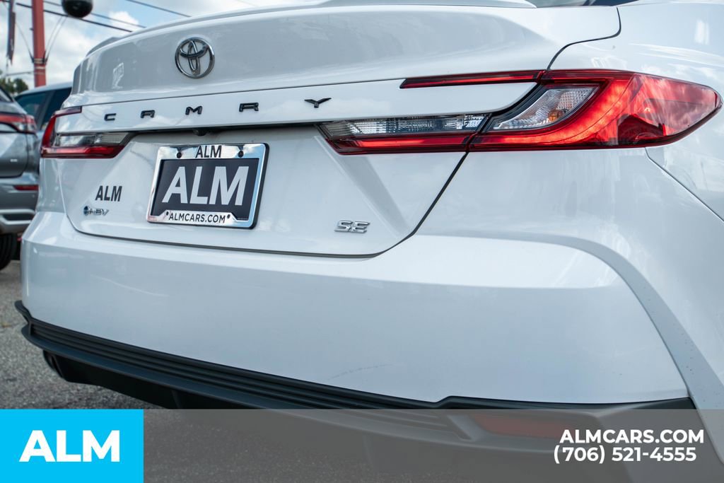Used 2025 Toyota Camry SE image 8