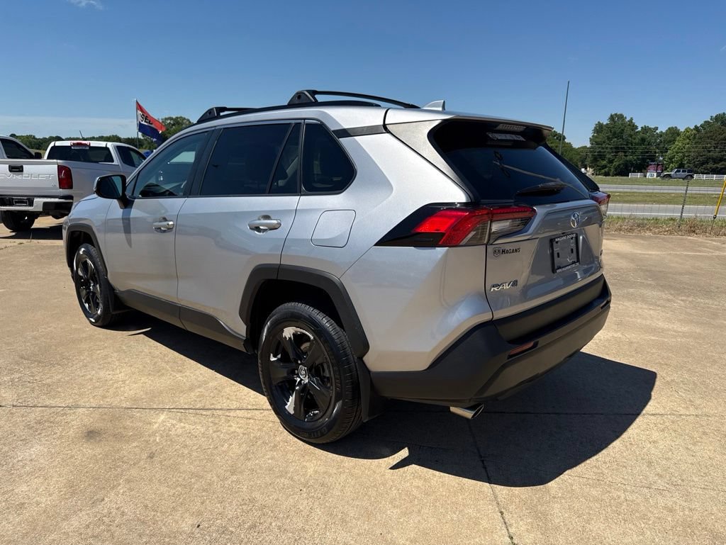 Used 2019 Toyota RAV4 XLE w/ Convenience Package FWD image 5