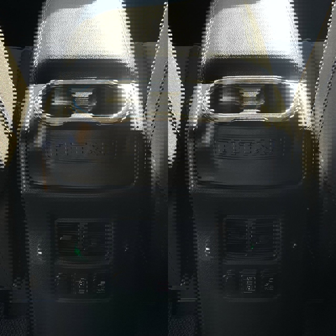 Used 2024 Nissan Titan SV w/ SV Convenience Package image 24