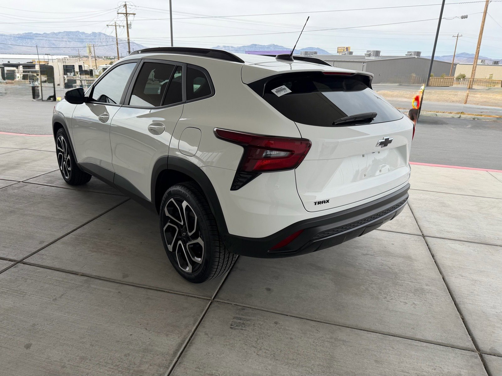 Used 2024 Chevrolet Trax RS w/ Sunroof Package image 5