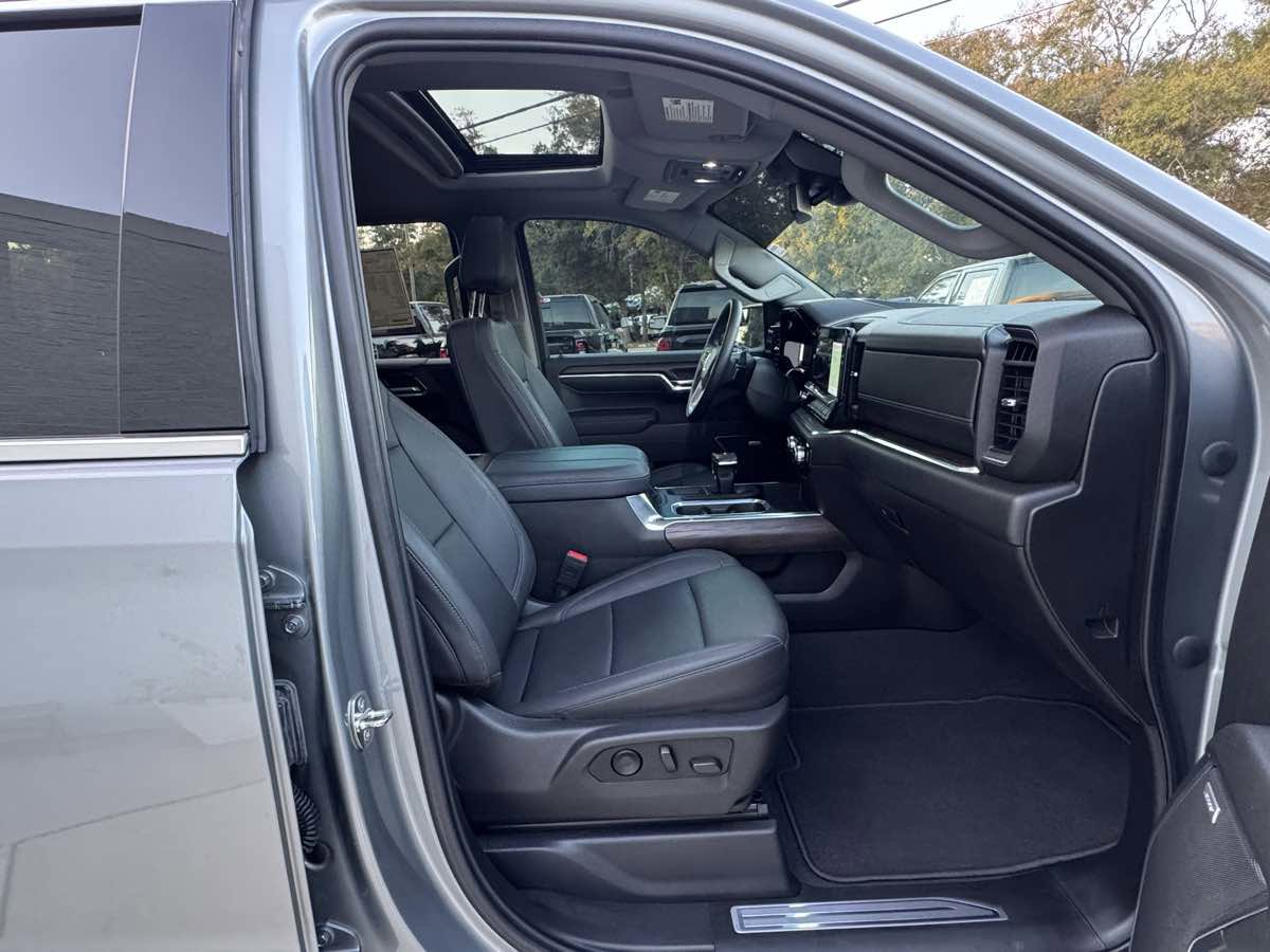 Used 2023 GMC Sierra 1500 SLT w/ SLT Premium Package image 9