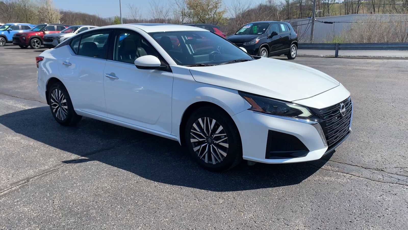 Used 2024 Nissan Altima 2.5 SV w/ SV Premium Package image 2